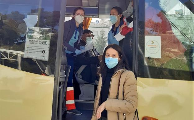 Servicio de microbús en Quesada para que los vecinos acudan a vacunarse