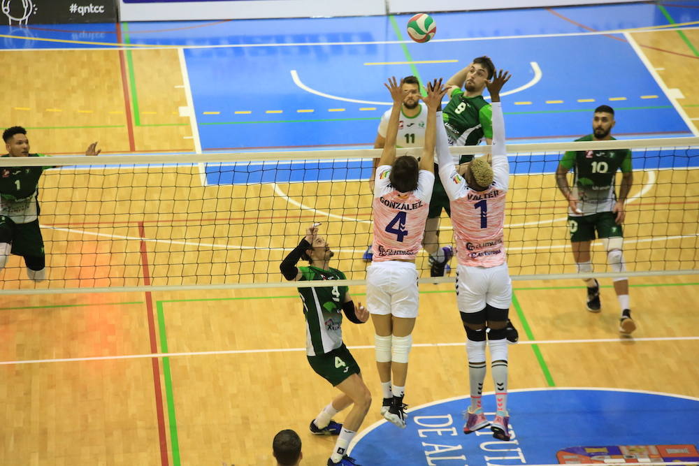 Unicaja Costa de Almería gana en el mejor momento de la temporada