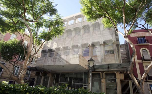 El Ayuntamiento pone un millón de euros sobre la mesa para comprar el edificio de Correos