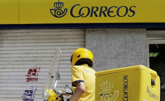 Los sindicatos convocan una huelga de los trabajadores de Correos del 15 al 31 de marzo en Granada