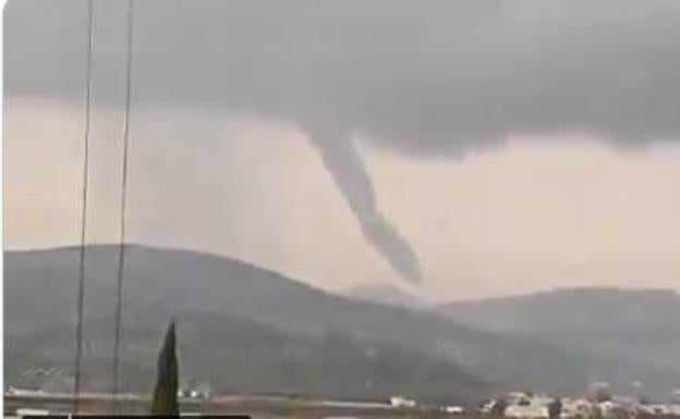 Un tornado en la zona de Loja alerta a los vecinos de varios municipios