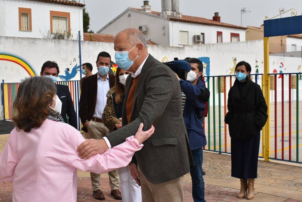 El consejero Imbroda subraya el impulso al servicio de comedor y su apuesta por la cocina 'in situ'