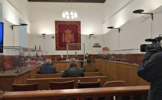 El excalde de Cogollos Vega niega haber beneficiado a una constructora