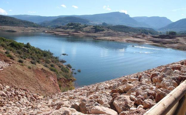 Luz verde a la esperada tramitación de las concesiones de riego en la presa de Siles