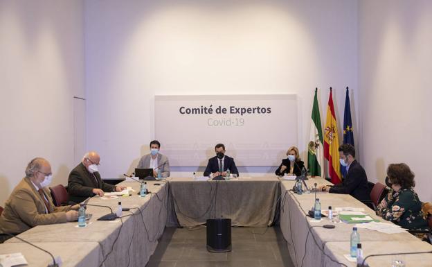 La Junta permitirá lo no esencial hasta las 21.30 horas allí donde haya menos incidencia de covid