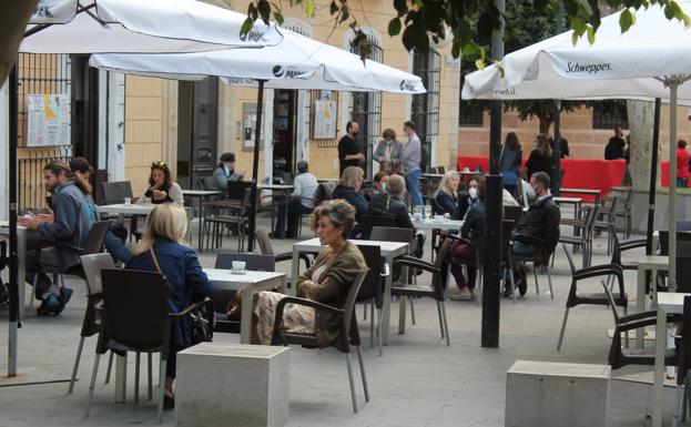 Salud confía en que Almería pueda recuperar los horarios habituales en bares y comercios en 7 días