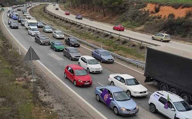 Jaén alza la voz para exigir inversiones y colapsa el acceso a Andalucía