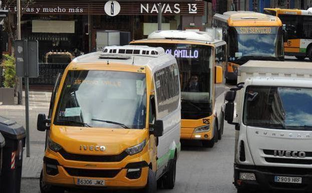 El alcalde mantiene la hoja de ruta en los autobuses tras el respaldo judicial