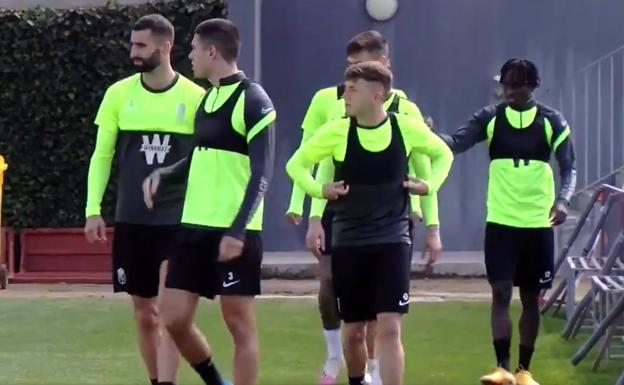 Maxime Gonalons se suma al grupo con aparente normalidad