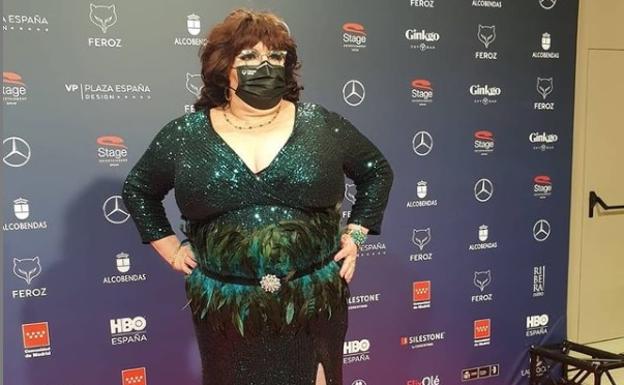 Le roban a Paca la Piraña los vestidos que usó en los Premios Feroz en su casa de Almería