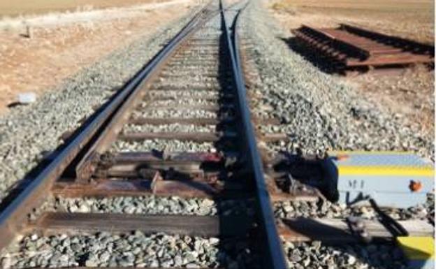 Adif licita obras para sustituir desvíos ferroviarios y mejorar la circulación entre Granada y Almería