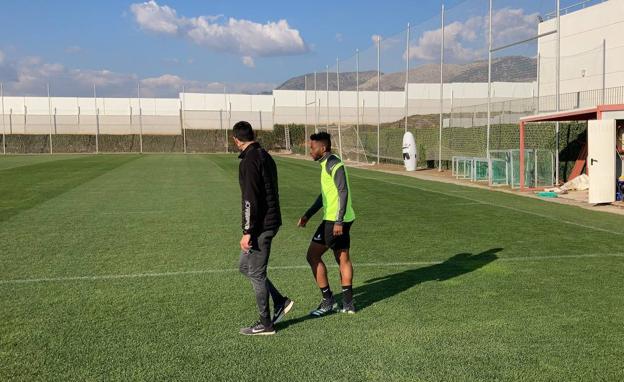 Yan Eteki entrena con precaución