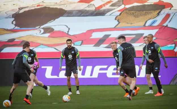El Molde se familiariza con el Nuevo Los Cármenes en su último entrenamiento previo al partido