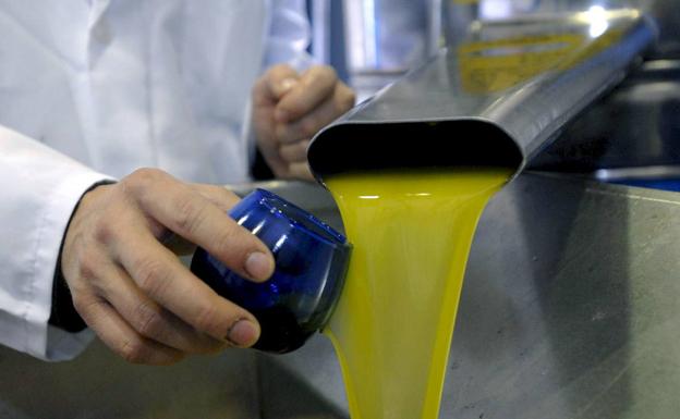 «Optimismo y cautela» respecto a la subida del precio del aceite tras confirmarse la caída de producción
