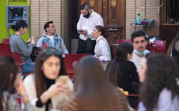 Comercios y bares podrán abrir hasta las 21:30 horas en toda la provincia de Jaén al menos una semana más