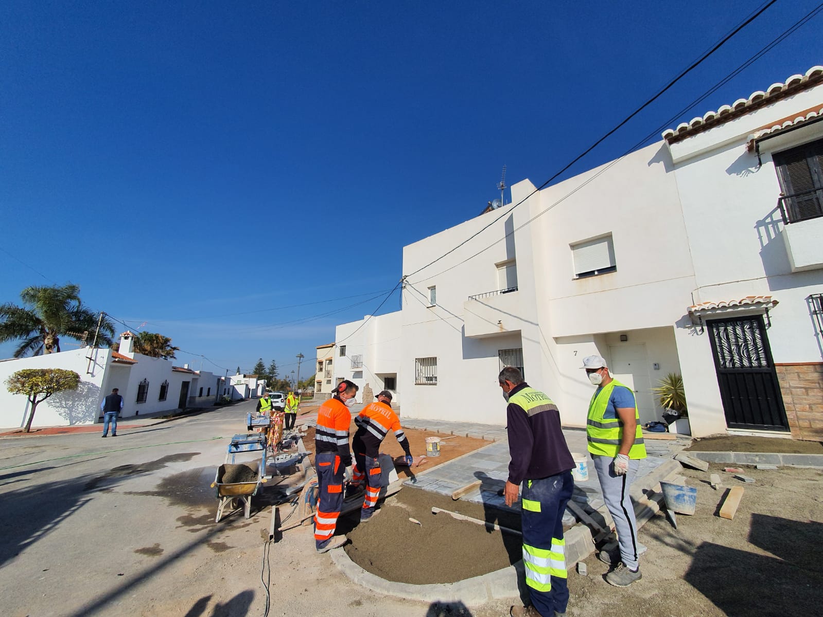 Motril completa todo el acerado de Puntalón