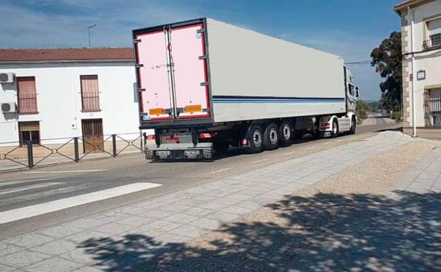 El PSOE pide una solución a las molestias que causa el tráfico pesado en la aldea de Guarromán Los Ríos