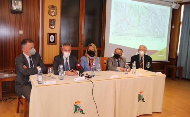 El puerto y el Real Club Náutico de Motril unen fuerzas para apoyar el tren