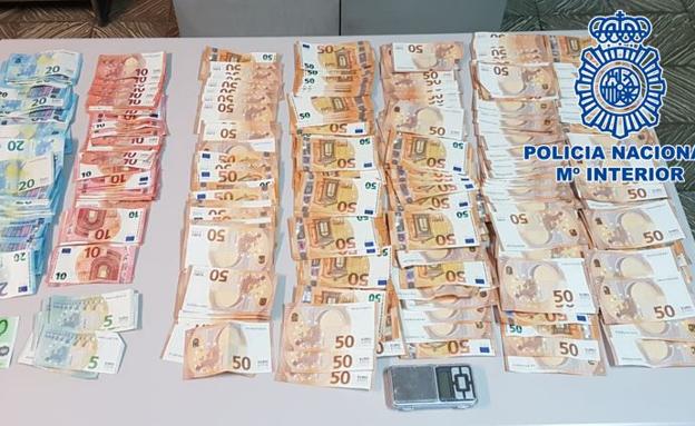 La Policía encuentra 15.000 euros escondidos por todo un piso del Zaidín en una operación contra la maría