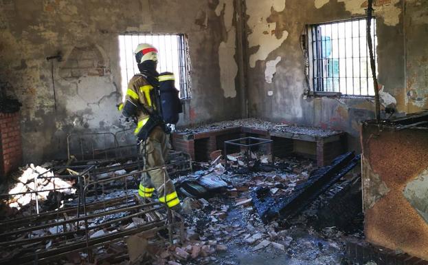 Dos heridos por quemaduras en el incendio de un cortijo en Cijuela
