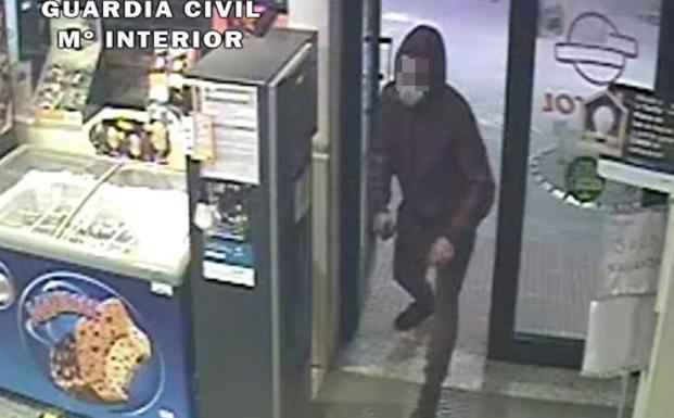 Dos detenidos más por los robos a gasolineras en la provincia