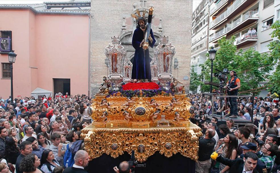 El Nazareno que camina en silencio