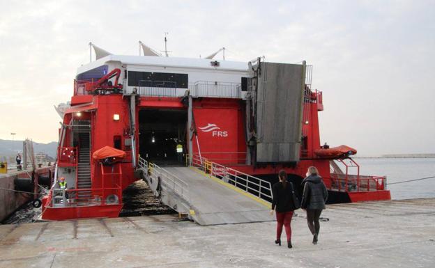 Más de 300 pasajeros en la primera semana de servicio de la línea Motril-Melilla