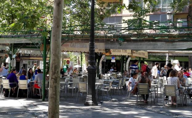 Sin movilidad entre provincias en Semana Santa y bares hasta las 22.30 desde mañana en toda Granada