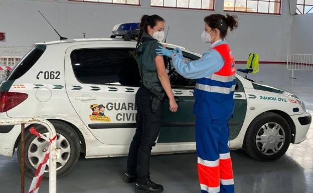 Almería ha vacunado con AstraZeneca a 19.627 personas, en su mayoría docentes