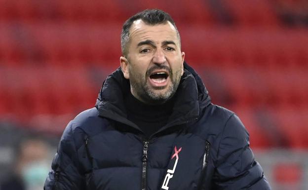 Diego Martínez: «Disfrutaremos de una eliminatoria ante un grande de Europa como el Manchester»
