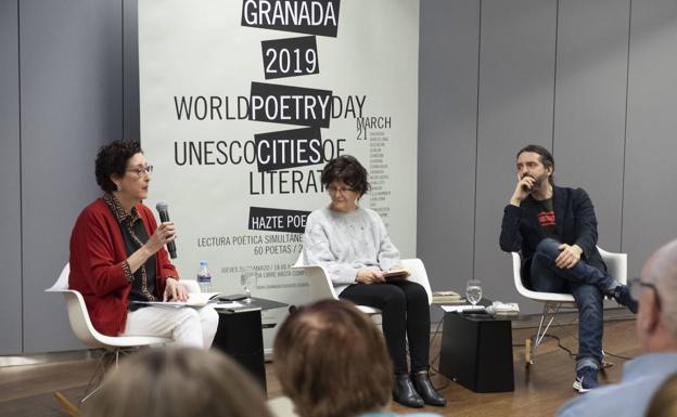 El Día Mundial de la Poesía acoge lecturas de 50 autores, lides con rima y letras de emergencia
