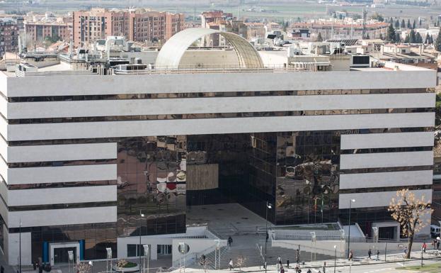 La Junta plantea sin éxito unir al complejo de la Caleta el edificio contiguo del SEPE