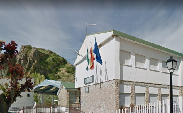 El brote de un centro escolar en Cambil ya va por 17 contagios