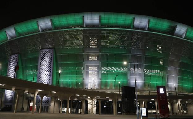 Italia y el Puskas Arena, alternativas si no se puede jugar en Los Cármenes