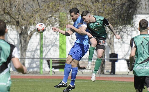 El Maracena vuelve a sonreír a costa del Huétor Vega en un derbi muy tenso