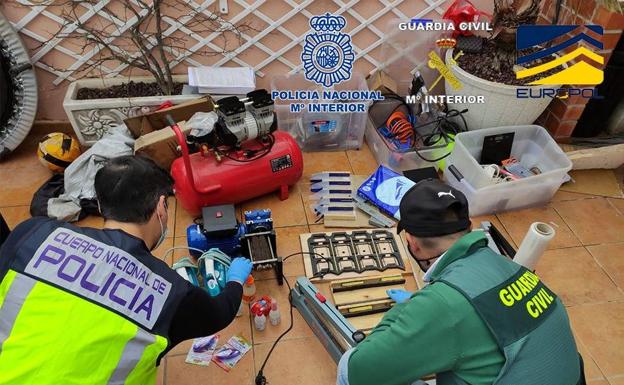 Desarticulan una organización que introducía billetes falsos de 500 euros en Almería y otras provincias