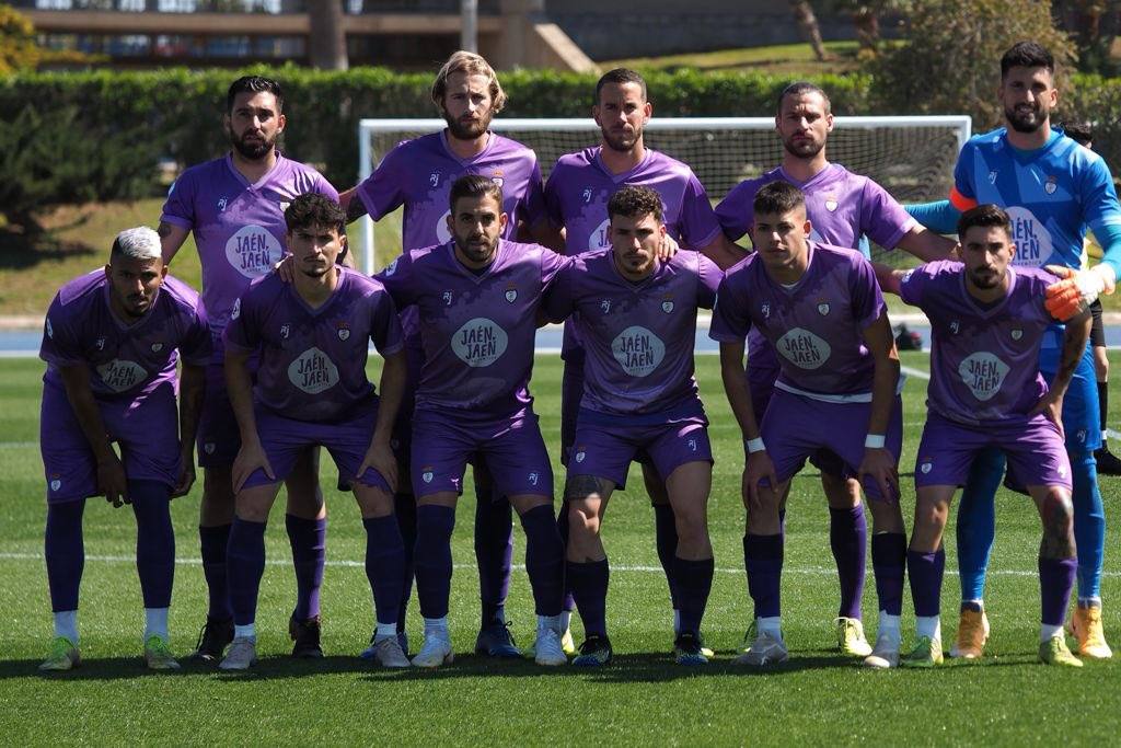 El vestuario del Real Jaén, «al límite» por los incumplimientos de Andrés Rodríguez