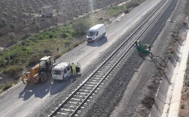 La Junta cede por 33 millones la vía que permitiría recuperar el 'tren barato' Granada-Sevilla