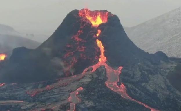 El volcán islandés de nombre impronunciable, a vista de dron