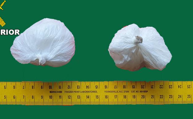 Detienen a tres vecinos de Martos en Alcaudete con 50 gramos de cocaína