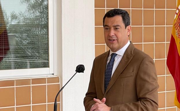 Juanma Moreno critica el reparto de los fondos del Gobierno y dice que a Andalucía le corresponde el doble