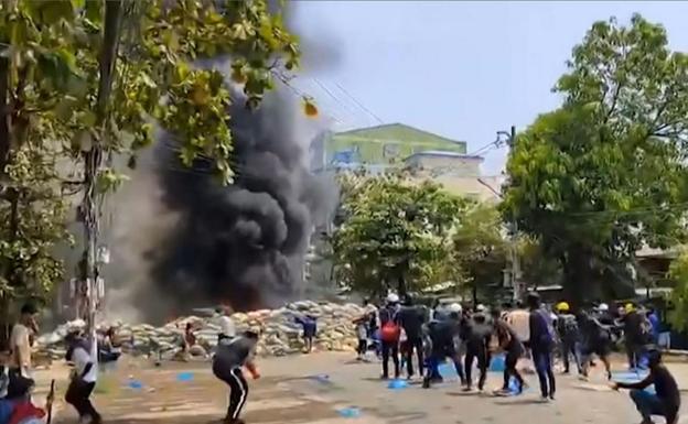 Más de cien muertos en la jornada más sangrienta de protestas en Myanmar