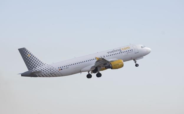 Vueling anuncia dos nuevas conexiones aéreas con Ibiza y Menorca desde Granada