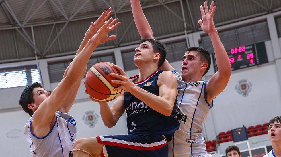 Rafa García reaparece en el Obradoiro tras la operación que le dejó fuera de combate