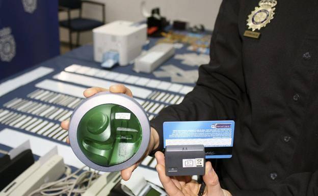 Piden siete años de prisión para dos acusados de clonar tarjetas en cajeros de Granada