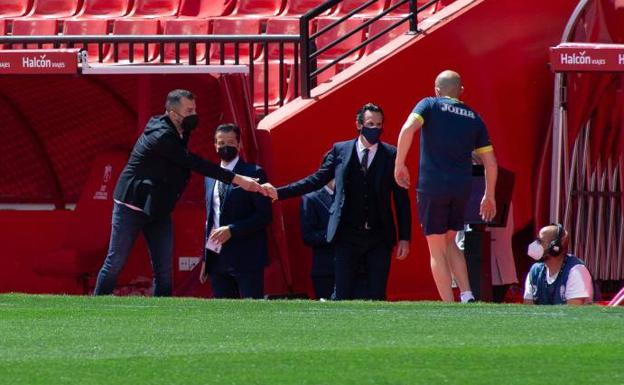Frío saludo entre Diego Martínez y Unai Emery en Los Cármenes