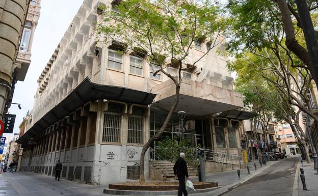 El Ayuntamiento de Almería traslada a Correos su propuesta oficial por el edificio del Paseo