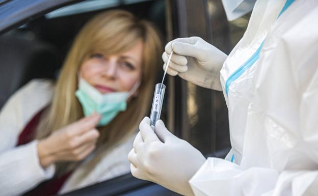 Seis fallecidos ensombrecen una jornada con 88 positivos y más de 700 recuperados en Almería