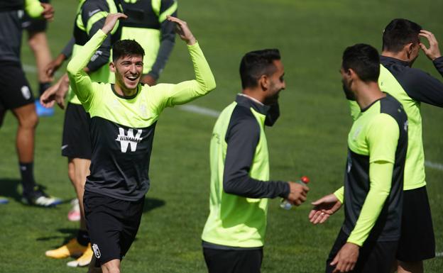 Dudas con Foulquier y Neva para los laterales