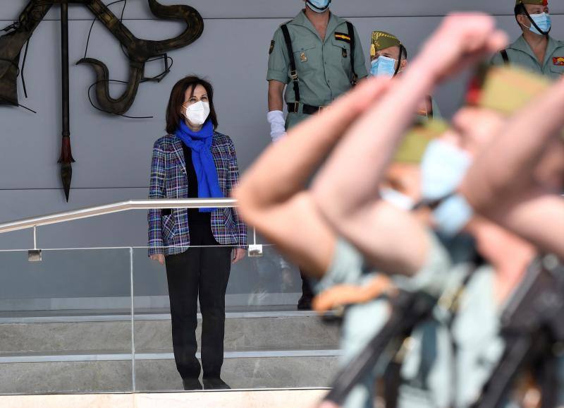 La ministra Robles rinde honores a La Legión en su primer centenario